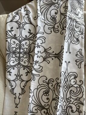 NWOT Tahari Home White Shower Curtain Panel with Gray Scroll Motif 72x72